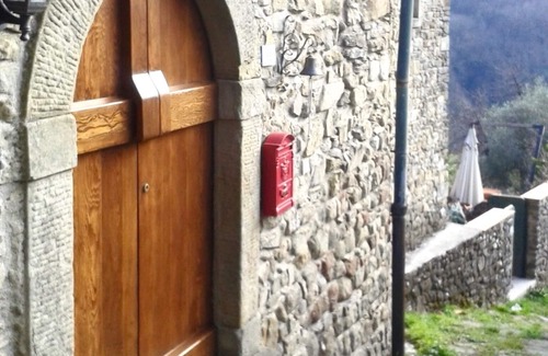 Popiglio Casa | Una gran casa de pueblo medieval con estilo perfecta para grupos grandes.