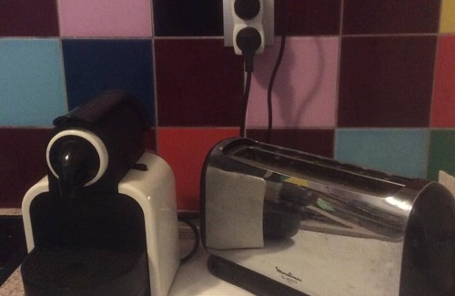 Quartier de la Goutte-d'Or Casa | Amplio, tranquilo y luminoso apartamento de dos habitaciones con balcón con vistas al jardín a 5 minutos del Sacré Coeur.