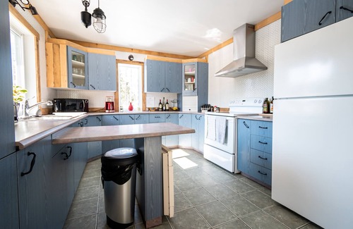 Mauricie Chalet De Esquí | Large riverside cottage