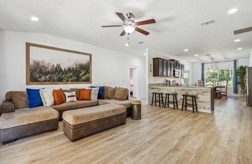 Westside Casa | Large Serene Fenced Yard |Firepit |Dogs Ok| Herb Garden