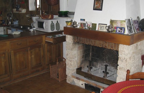 Ubraye Casa | Vista panorámica del gran edificio de piedra