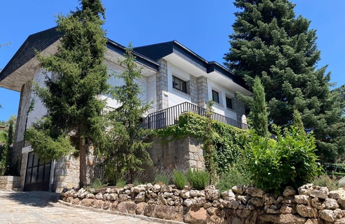 Navacerrada Chalet De Esquí | Gran chalet con piscina en Navacerrada