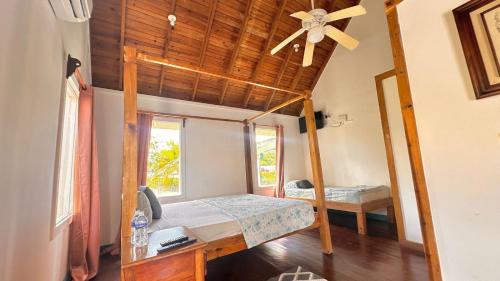 Dixon Cove Hotel | Las Palmas Cabins
