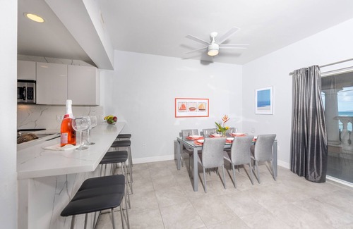 Great Cruz Bay Complejo | Amplio y lujoso y moderno apartamento de 1 dormitorio / 1 ba en Grande Bay Resort, St. John USVI
