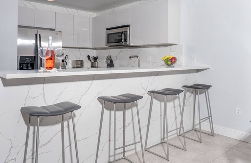 Great Cruz Bay Complejo | Amplio y lujoso y moderno apartamento de 1 dormitorio / 1 ba en Grande Bay Resort, St. John USVI