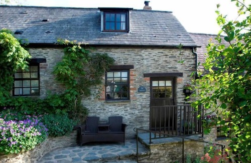 Boncath Cabaña | Lavender Cottage - a cosy cottage for two (+ cot) with exceptional leisure facilities