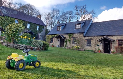 Boncath Cabaña | Lavender Cottage - a cosy cottage for two (+ cot) with exceptional leisure facilities