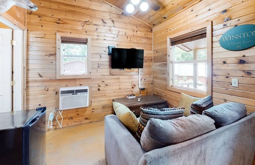Maysville Cabina | Lay Z Lin Z Cabin | Cabin in Bentonville