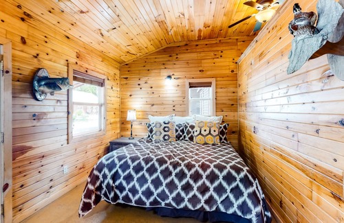 Maysville Cabina | Lay Z Lin Z Cabin | Cabin in Bentonville