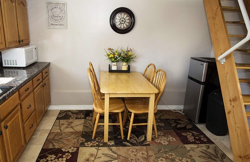 Manti Otro | Layton's Loft Bed and Breakfast