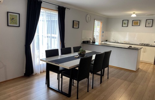 Victor Harbor Cabaña | Lazy Days Bed & Breakfast Cottage - Puerto de Víctor