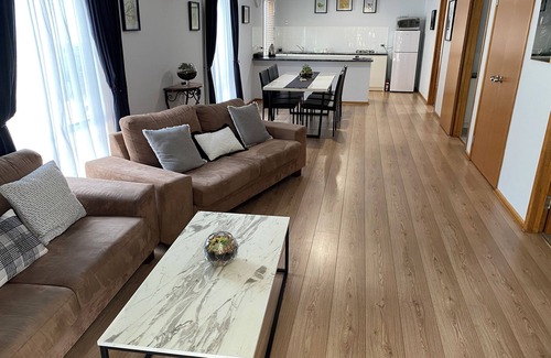 Victor Harbor Cabaña | Lazy Days Bed & Breakfast Cottage - Puerto de Víctor