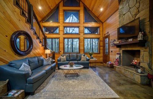 Hochatown Casa | Lazy Daze Lodge - Hot Tub Playset & Firepit