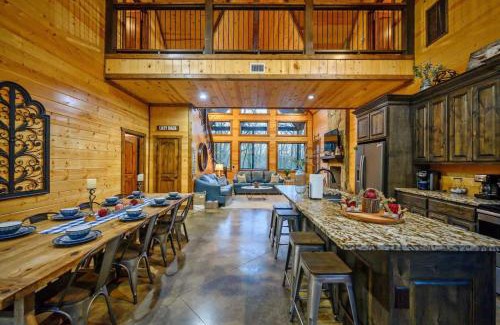 Hochatown Casa | Lazy Daze Lodge - Hot Tub Playset & Firepit