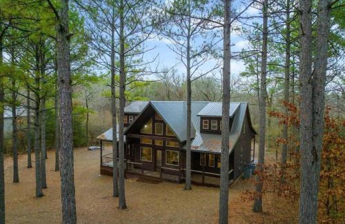 Hochatown Casa | Lazy Daze Lodge - Hot Tub Playset & Firepit