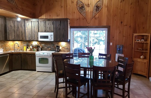 Mauricie Chalet De Esquí | Le Chalet des Amis du Monde Charming cottage in the heart of nature.