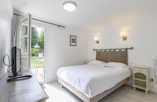 Le Palais Hotel | Le Clos Fleuri