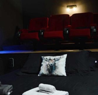 Lathuile Apartamento | LE COCON l'unique expérience Cinéma room de la Grange Savoyarde 1km du Lac d'Annecy