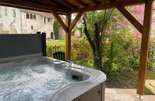 Marcay Casa | Le Cottage d'Eleanor gîte de charme avec spa Jacuzzi privé