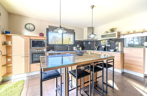 Trefflean Villa | LE HAMEAU DE BIZOLE - Magnifique Maison contemporaine avec piscine chauffée!