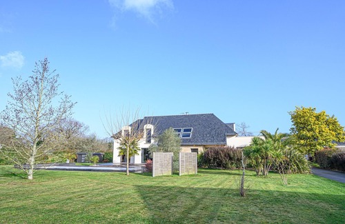 Trefflean Villa | LE HAMEAU DE BIZOLE - Magnifique Maison contemporaine avec piscine chauffée!