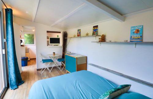 Gemenos Cama Y Desayuno | Le Mas de Bertagne studio kitchenette terrasse piscine