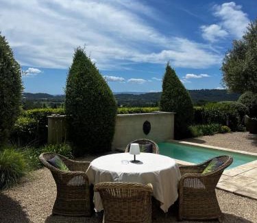 Cucuron Casa | Le Mazet d'Emilia avec jardin et piscine privés