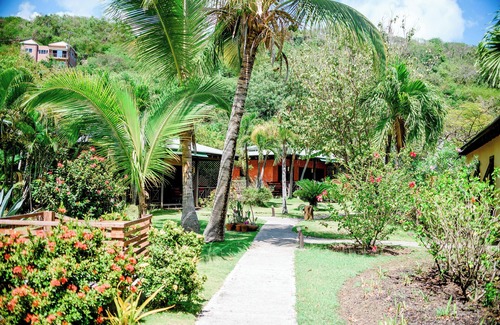 Calvigny Cabaña | Le Phare Bleu Marina Resort