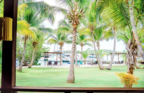 Calvigny Cabaña | Le Phare Bleu Marina Resort