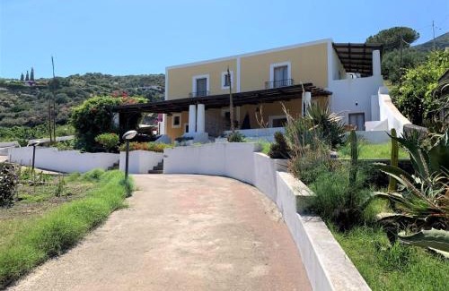 Lingua Casa | Le Terrazze di Salina, a 100 mt dalla spiaggia