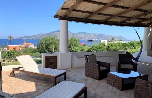 Lingua Casa | Le Terrazze di Salina, a 100 mt dalla spiaggia