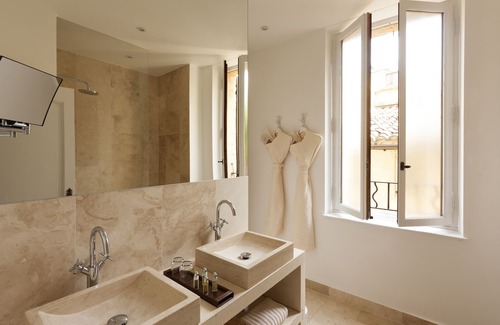 Castillon-du-Gard Hotel | Le Vieux Castillon