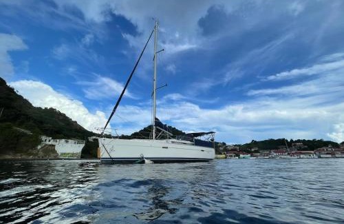 Les-Saintes Alquiler De Eote | Le Voilier dans la baie des Saintes