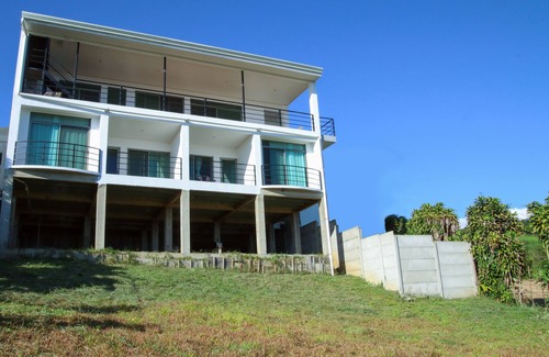 Cajón Condominio | La Casa Blanca de Grecia unidad 1L