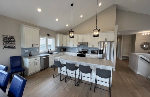 Alexandria Casa | LeHommeDieu Cove Family Getaway @ Island Drive Inn