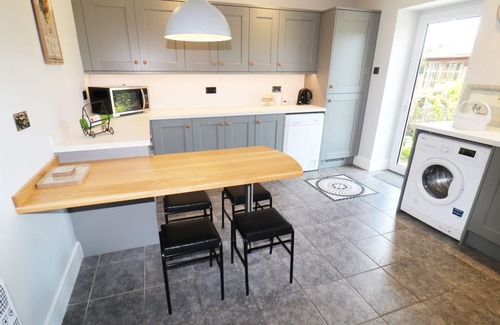 Shepton Mallet Cabaña | Leigh Holt, SHEPTON MALLET