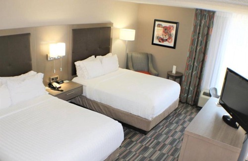 Woodstock Casa | Leisure travelers staying in our beautiful room !!