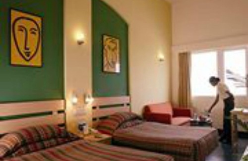 Kaushambi Hotel | Lemon Tree Hotel, East Delhi Mall, Kaushambi