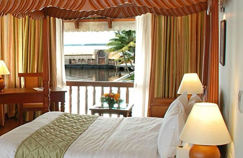 Muhamma Hotel | Lemon Tree Vembanad Lake Resort, Kerala