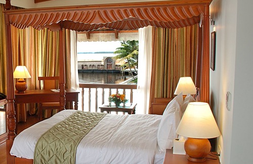 Muhamma Hotel | Lemon Tree Vembanad Lake Resort, Kerala