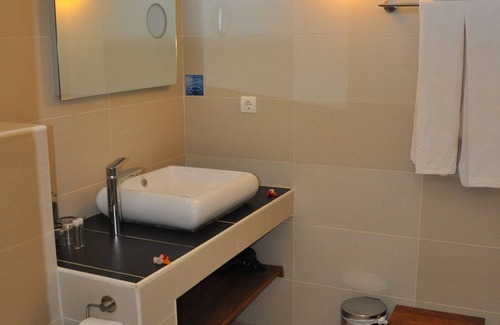 Brusubi Hotel | Leo's Beach Hotel & Restaurant - Adults Only