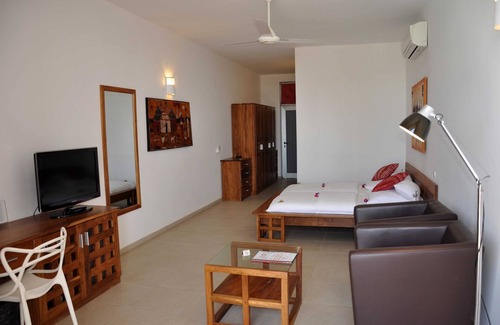 Brusubi Hotel | Leo's Beach Hotel & Restaurant - Adults Only