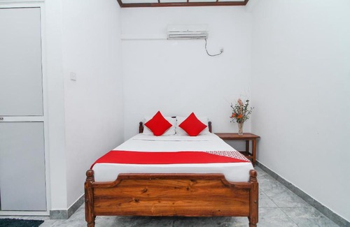 Mount Lavinia Hotel | Leo's Home Stay