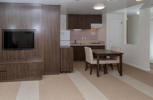 Yona Complejo | LeoPalace Resort Guam