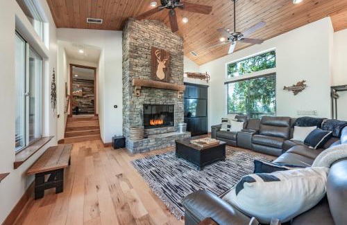 Shaver Lake Casa | Leopard Lily Lodge Luxe Stays 2 Suites Ac