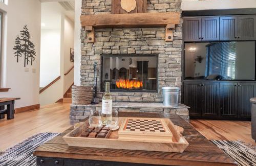 Shaver Lake Casa | Leopard Lily Lodge Luxe Stays 2 Suites Ac