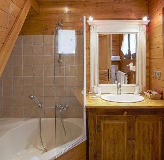 La Clusaz Hotel | Les Chalets de la Serraz