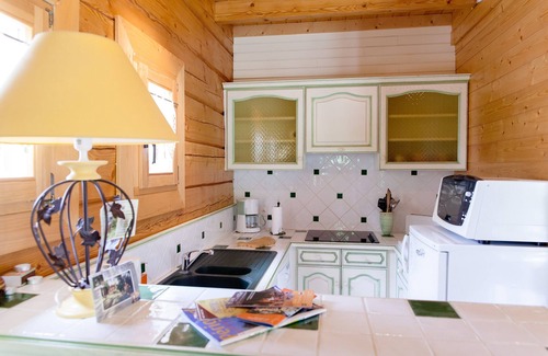 Sarlat-la-Caneda Chalet De Esquí | Les Charmes: chalet and swimming pool surrounded by nature in Sarlat itself