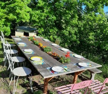 Saint-Laurent-les-Tours Casa | Les coteaux de Planèze, maison et jardin dans le Lot! Chambres chez l'habitant!