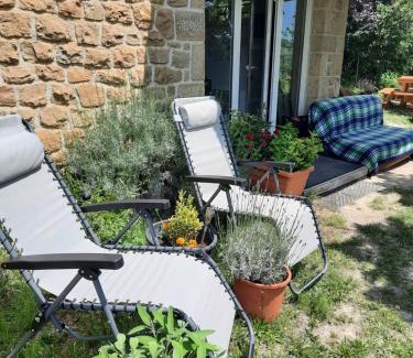 Saint-Laurent-les-Tours Casa | Les coteaux de Planèze, chambre pour 2, 3 ou famille nombreuse 2 adultes 5 enfants et jeunes